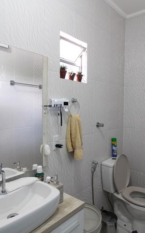 Casa para alugar com 205m², 3 quartos e 3 vagas Casa para alugar com 205m², 3 quartos e 3 vagasBanheiro do Quarto 1