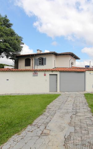 Casa para alugar com 205m², 3 quartos e 3 vagas Casa para alugar com 205m², 3 quartos e 3 vagasFachada