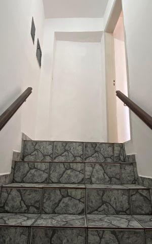 Casa para alugar com 105m², 1 quarto e 1 vaga Casa para alugar com 105m², 1 quarto e 1 vagaSala - Escada