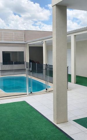 Casa à venda com 288m², 4 quartos e 4 vagas Casa à venda com 288m², 4 quartos e 4 vagasÁrea externa