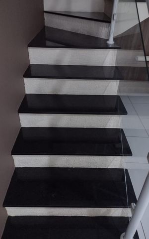 Casa à venda com 288m², 4 quartos e 4 vagas Casa à venda com 288m², 4 quartos e 4 vagasSala
