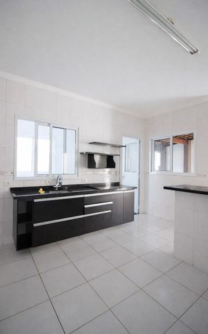 Casa à venda com 288m², 4 quartos e 4 vagas Casa à venda com 288m², 4 quartos e 4 vagasCozinha