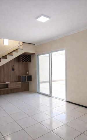 Casa à venda com 288m², 4 quartos e 4 vagas Casa à venda com 288m², 4 quartos e 4 vagasSala