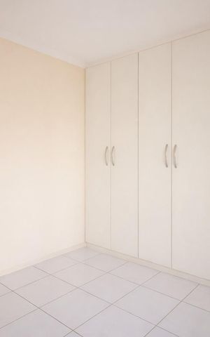 Casa à venda com 288m², 4 quartos e 4 vagas Casa à venda com 288m², 4 quartos e 4 vagasQuarto