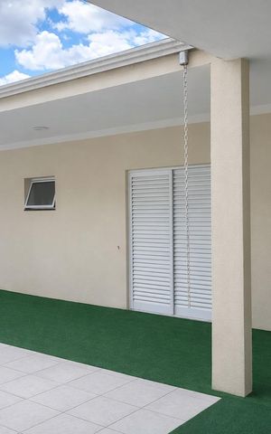 Casa à venda com 288m², 4 quartos e 4 vagas Casa à venda com 288m², 4 quartos e 4 vagasÁrea externa