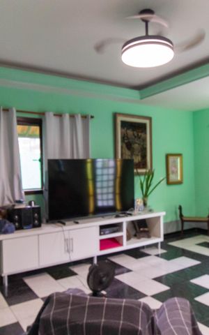 Casa à venda com 219m², 4 quartos e 4 vagas