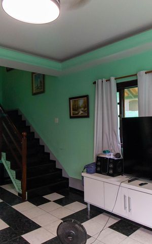 Casa à venda com 219m², 4 quartos e 4 vagas