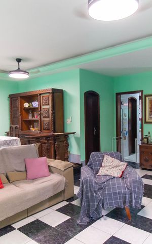 Casa à venda com 219m², 4 quartos e 4 vagas