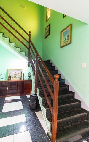 Casa à venda com 219m², 4 quartos e 4 vagas