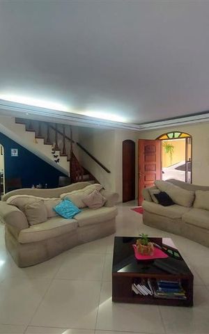 Casa à venda com 180m², 3 quartos e 5 vagas