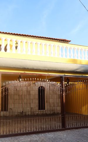 Casa para alugar com 215m², 3 quartos e 2 vagasFachada e portão