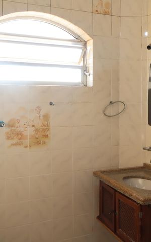 Casa para alugar com 215m², 3 quartos e 2 vagasBanheiro Social