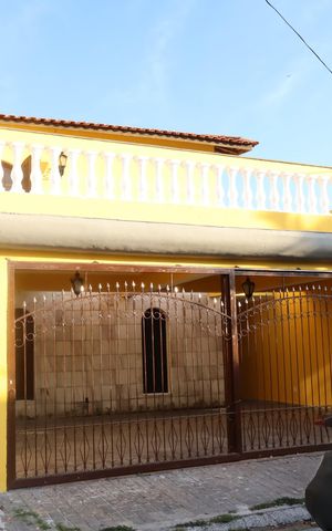 Casa para alugar com 215m², 3 quartos e 2 vagasFachada e portão