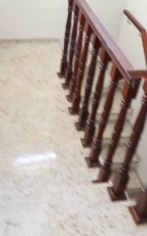 Casa para alugar com 215m², 3 quartos e 2 vagasEscada acesso corredor