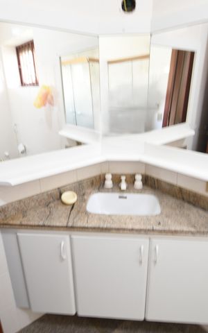 Casa à venda com 370m², 4 quartos e 4 vagasBanheiro Suíte