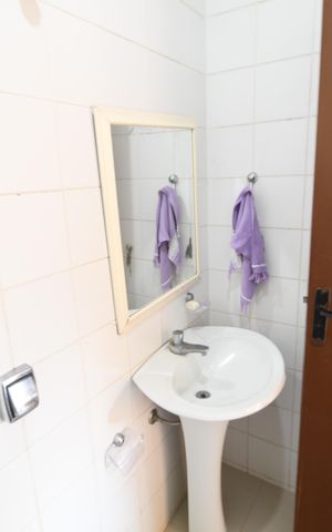 Casa à venda com 370m², 4 quartos e 4 vagasBanheiro de serviço