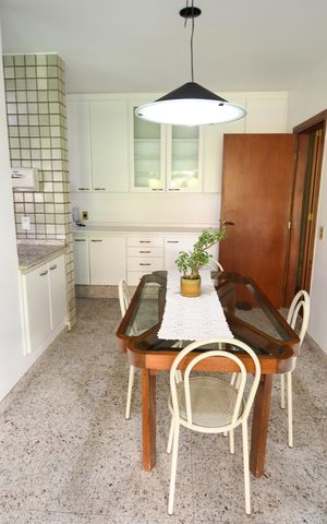 Casa à venda com 370m², 4 quartos e 4 vagasCozinha / Copa