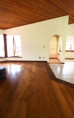 Casa à venda com 370m², 4 quartos e 4 vagasSala