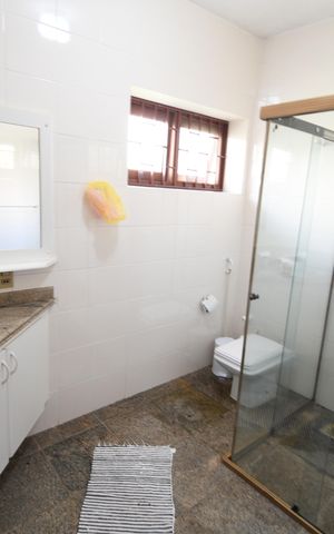 Casa à venda com 370m², 4 quartos e 4 vagasBanheiro Suíte