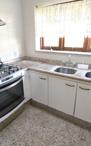Casa à venda com 370m², 4 quartos e 4 vagasCozinha