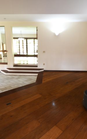 Casa à venda com 370m², 4 quartos e 4 vagasSala