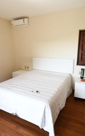 Casa à venda com 370m², 4 quartos e 4 vagasQuarto 4 - Suíte