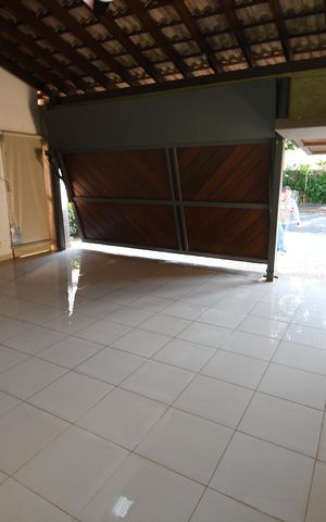 Casa à venda com 370m², 4 quartos e 4 vagasGaragem