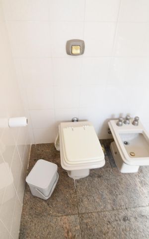 Casa à venda com 370m², 4 quartos e 4 vagasBanheiro Suíte