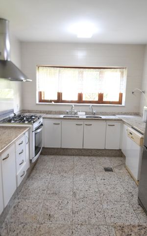 Casa à venda com 370m², 4 quartos e 4 vagasCozinha