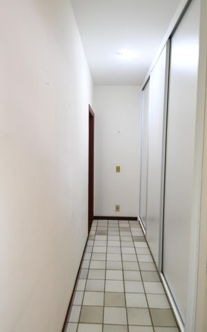 Casa à venda com 370m², 4 quartos e 4 vagasCorredor