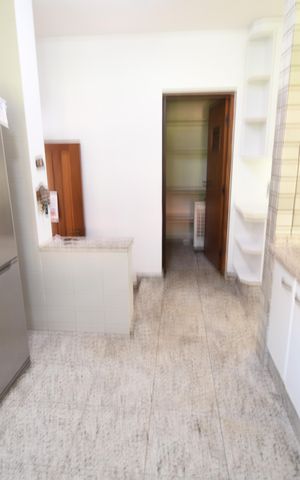 Casa à venda com 370m², 4 quartos e 4 vagasCozinha