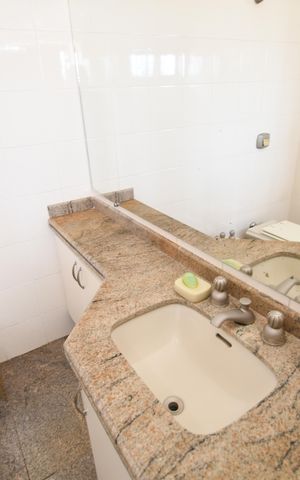 Casa à venda com 370m², 4 quartos e 4 vagasBanheiro Suíte