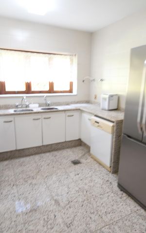 Casa à venda com 370m², 4 quartos e 4 vagasCozinha