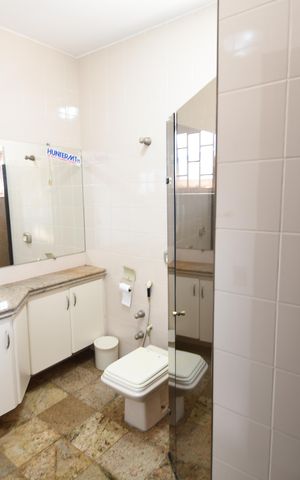 Casa à venda com 370m², 4 quartos e 4 vagasBanheiro Social