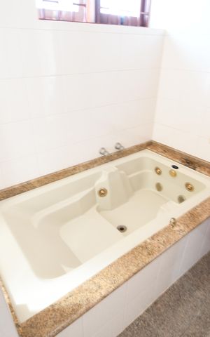 Casa à venda com 370m², 4 quartos e 4 vagasBanheiro Suíte