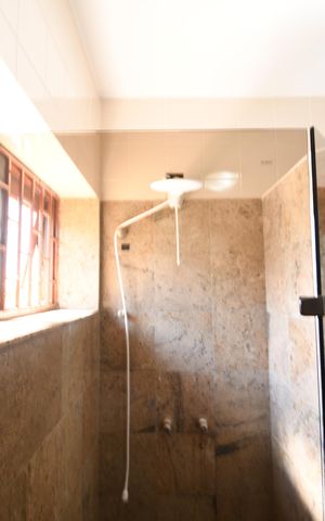 Casa à venda com 370m², 4 quartos e 4 vagasBanheiro Social