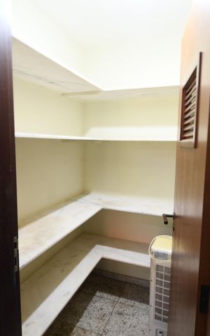Casa à venda com 370m², 4 quartos e 4 vagasCozinha - Despensa