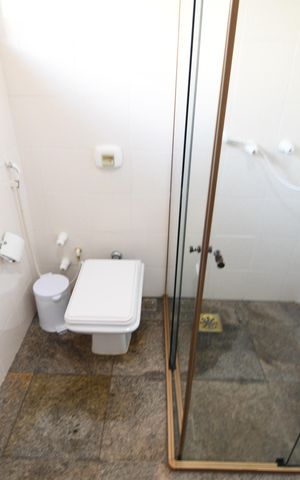 Casa à venda com 370m², 4 quartos e 4 vagasBanheiro Suíte