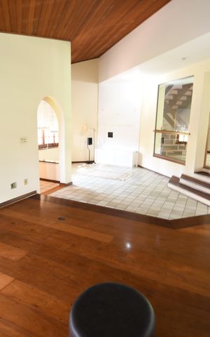 Casa à venda com 370m², 4 quartos e 4 vagasSala