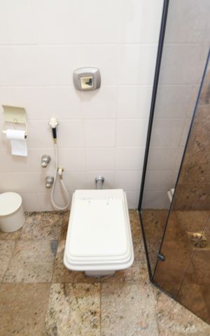Casa à venda com 370m², 4 quartos e 4 vagasBanheiro Social