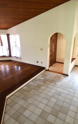Casa à venda com 370m², 4 quartos e 4 vagasSala