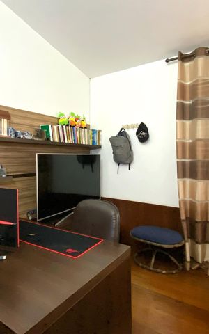 Casa à venda com 420m², 5 quartos e 4 vagas Casa à venda com 420m², 5 quartos e 4 vagasQuarto 4