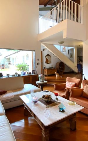 Casa à venda com 420m², 5 quartos e 4 vagas Casa à venda com 420m², 5 quartos e 4 vagasSala