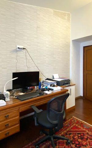 Casa à venda com 420m², 5 quartos e 4 vagas Casa à venda com 420m², 5 quartos e 4 vagasQuarto 5