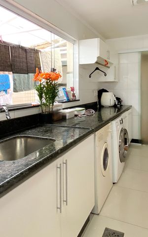 Casa à venda com 420m², 5 quartos e 4 vagas Casa à venda com 420m², 5 quartos e 4 vagasÁrea de Serviço