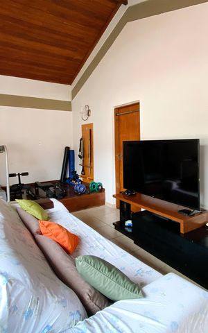 Casa à venda com 420m², 5 quartos e 4 vagas Casa à venda com 420m², 5 quartos e 4 vagasSala de TV