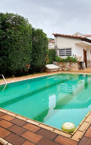 Casa à venda com 420m², 5 quartos e 4 vagas Casa à venda com 420m², 5 quartos e 4 vagasPiscina