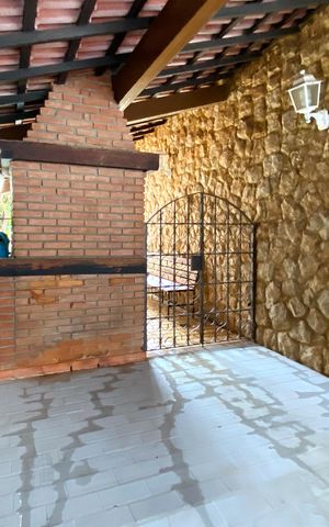 Casa à venda com 420m², 5 quartos e 4 vagas Casa à venda com 420m², 5 quartos e 4 vagasGaragem
