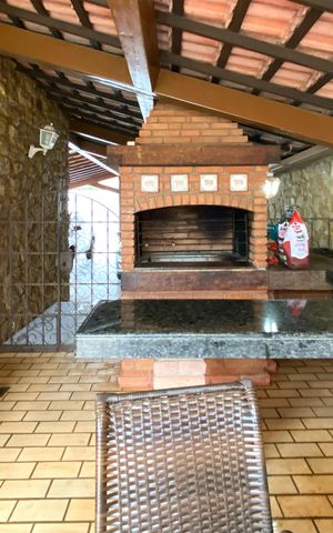 Casa à venda com 420m², 5 quartos e 4 vagas Casa à venda com 420m², 5 quartos e 4 vagasChurrasqueira