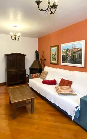 Casa à venda com 420m², 5 quartos e 4 vagas Casa à venda com 420m², 5 quartos e 4 vagasSala de estar